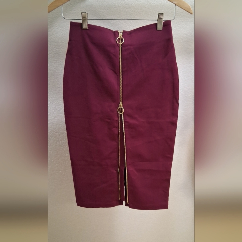 Elegant Burgundy Pencil Zip-Up Skirt
